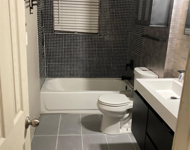4114 Dacca Dr - Photo Thumbnail 6