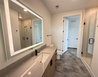 2520 Washington Ave - Photo Thumbnail 10