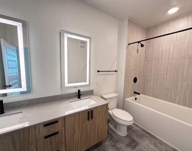 2520 Washington Ave - Photo Thumbnail 7