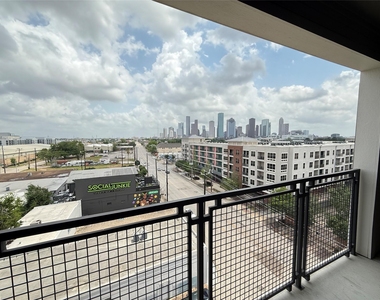 2520 Washington Ave - Photo Thumbnail 3