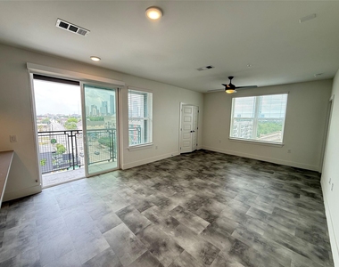 2520 Washington Ave - Photo Thumbnail 2