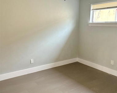 1125 Ann Street - Photo Thumbnail 6