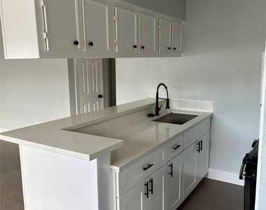 1125 Ann Street - Photo Thumbnail 2