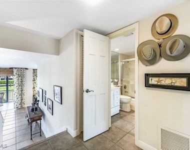 2216 Gulf Shore Boulevard N - Photo Thumbnail 4