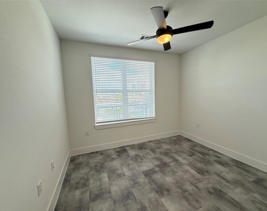 2520 Washington Ave - Photo Thumbnail 8