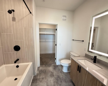 2520 Washington Ave - Photo Thumbnail 5
