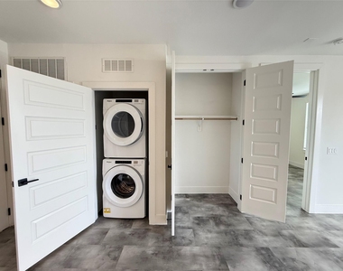 2520 Washington Ave - Photo Thumbnail 9