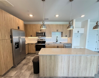 2520 Washington Ave - Photo Thumbnail 1