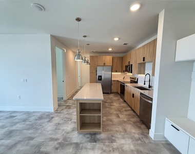 2520 Washington Ave - Photo Thumbnail 2