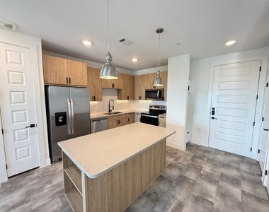 2520 Washington Ave - Photo Thumbnail 1