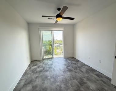 2520 Washington Ave - Photo Thumbnail 5
