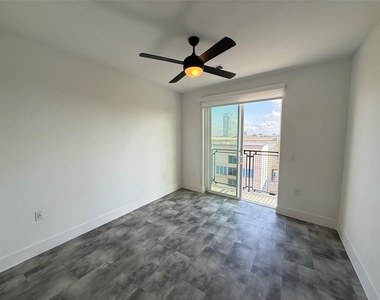 2520 Washington Ave - Photo Thumbnail 4