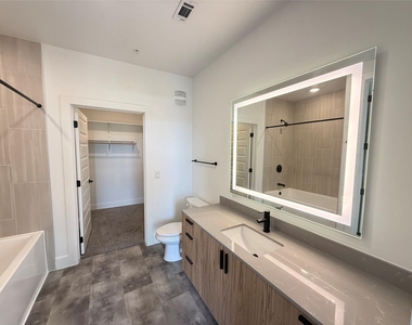 2520 Washington Ave - Photo Thumbnail 6