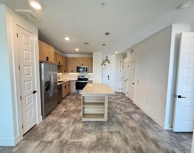 2520 Washington Ave - Photo Thumbnail 2