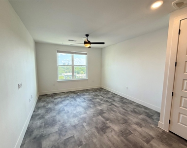 2520 Washington Ave - Photo Thumbnail 3