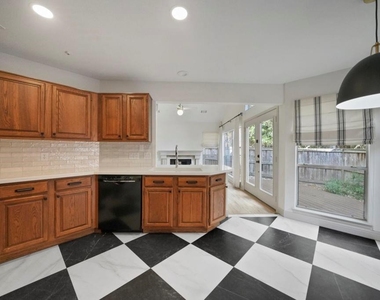 31 Silver Canyon Place - Photo Thumbnail 9