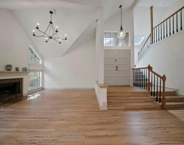 31 Silver Canyon Place - Photo Thumbnail 4