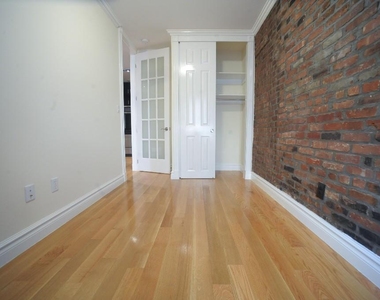 566 Hudson Street - Photo Thumbnail 7