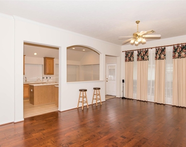 9115 Sunny Ridge Drive - Photo Thumbnail 7