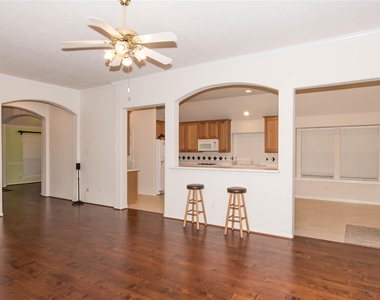 9115 Sunny Ridge Drive - Photo Thumbnail 8