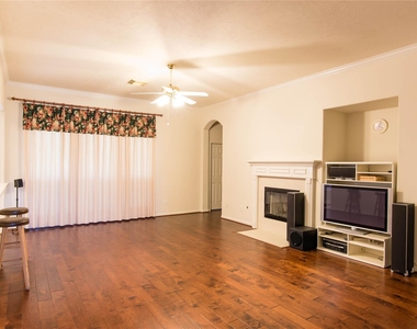 9115 Sunny Ridge Drive - Photo Thumbnail 5