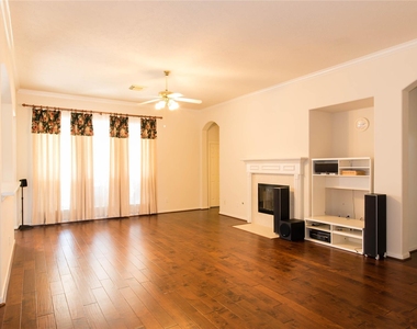 9115 Sunny Ridge Drive - Photo Thumbnail 6