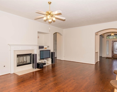 9115 Sunny Ridge Drive - Photo Thumbnail 4
