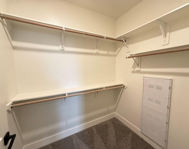 2520 Washington Ave - Photo Thumbnail 6