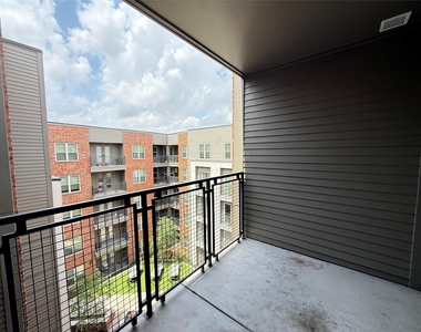 2520 Washington Ave - Photo Thumbnail 11