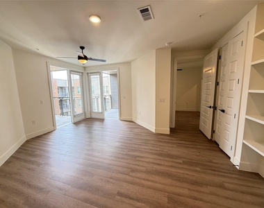 2520 Washington Ave - Photo Thumbnail 2