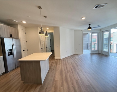 2520 Washington Ave - Photo Thumbnail 3