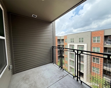 2520 Washington Ave - Photo Thumbnail 10
