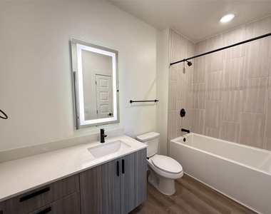 2520 Washington Ave - Photo Thumbnail 5