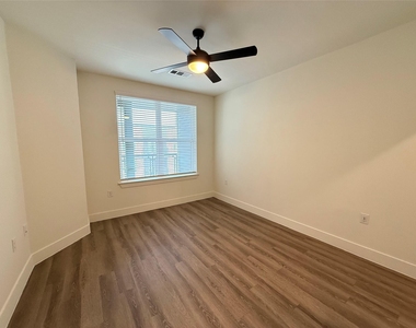 2520 Washington Ave - Photo Thumbnail 7