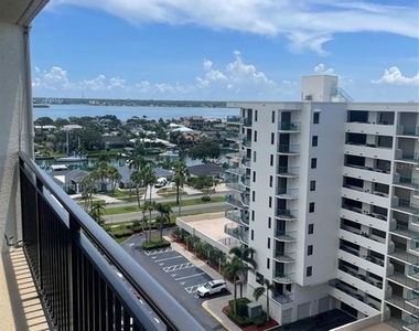 690 Island Way - Photo Thumbnail 16