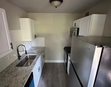 614 Londonderry Lane - Photo Thumbnail 5