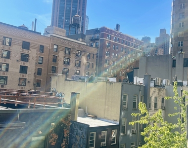 156 East 37th Street - Photo Thumbnail 3