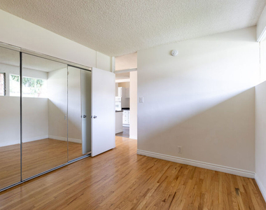 11133 Rose Avenue - Photo Thumbnail 10