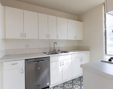 11133 Rose Avenue - Photo Thumbnail 4