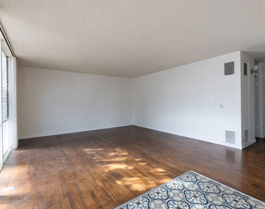 11133 Rose Avenue - Photo Thumbnail 2