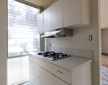 11133 Rose Avenue - Photo Thumbnail 5