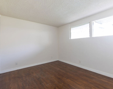 11133 Rose Avenue - Photo Thumbnail 9