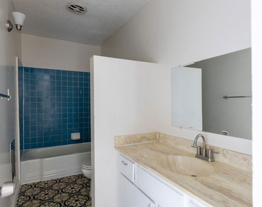 11133 Rose Avenue - Photo Thumbnail 6