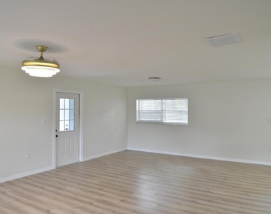3005 Tennessee Avenue - Photo Thumbnail 6