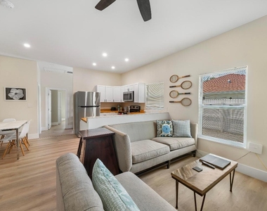 602 Nw 1st Street - Photo Thumbnail 2