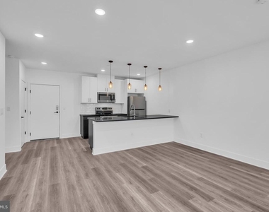 330 Cecil B Moore Avenue - Photo Thumbnail 7