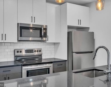 330 Cecil B Moore Avenue - Photo Thumbnail 3