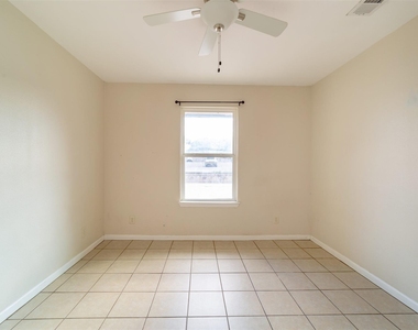 1738 Rutland Dr - Photo Thumbnail 3