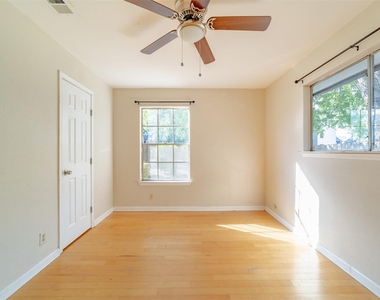1738 Rutland Dr - Photo Thumbnail 13