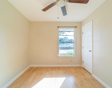 1738 Rutland Dr - Photo Thumbnail 15